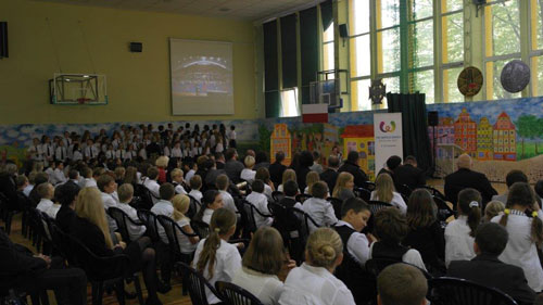 iwga-flag-visits-schools-in-wroclaw 03